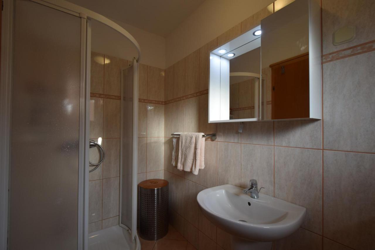 Apartment Jelka Malinska Bagian luar foto