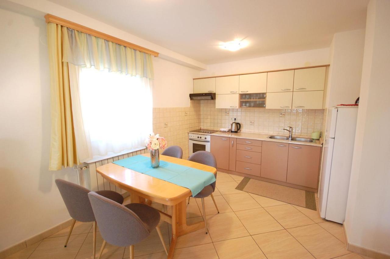Apartment Jelka Malinska Bagian luar foto