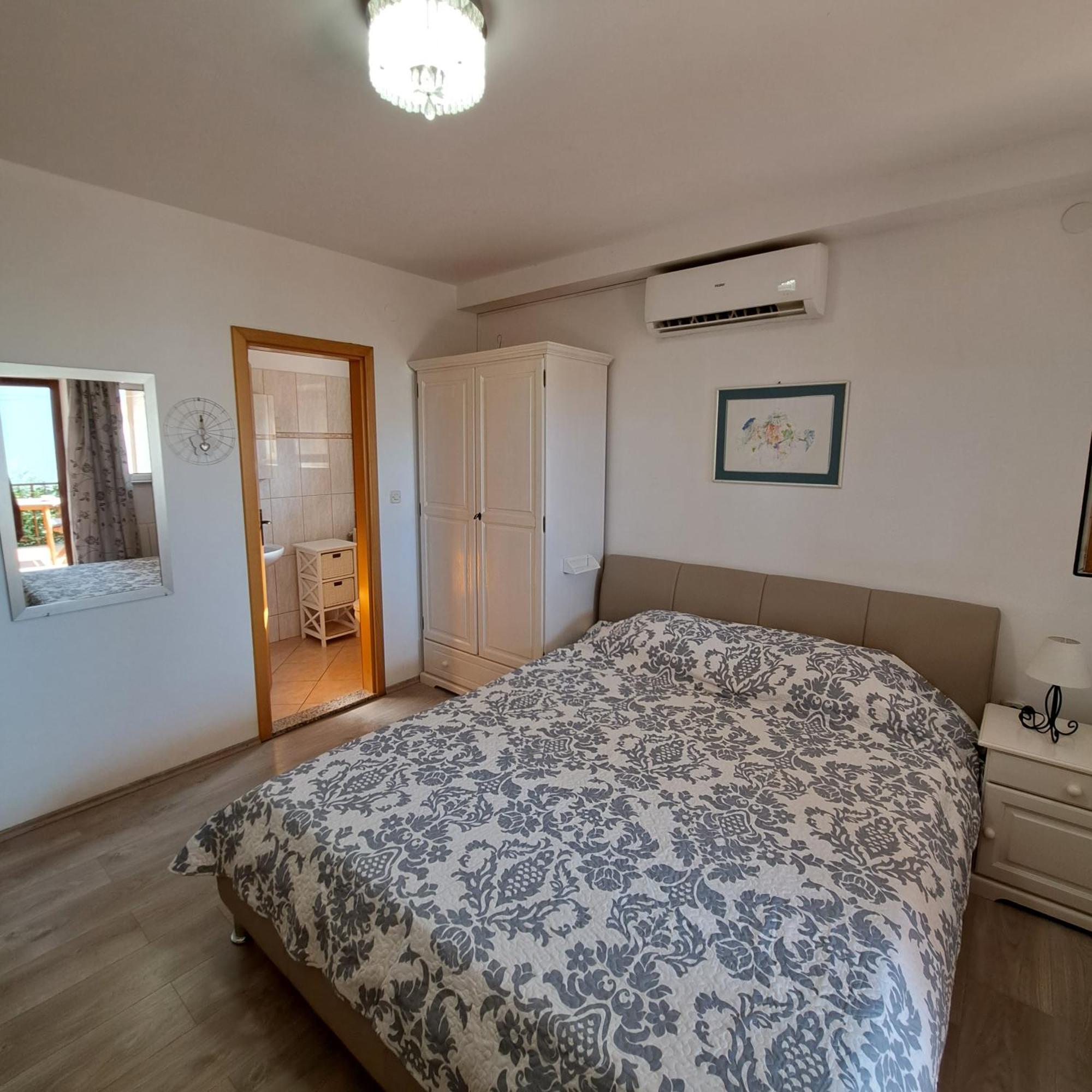 Apartment Jelka Malinska Bagian luar foto